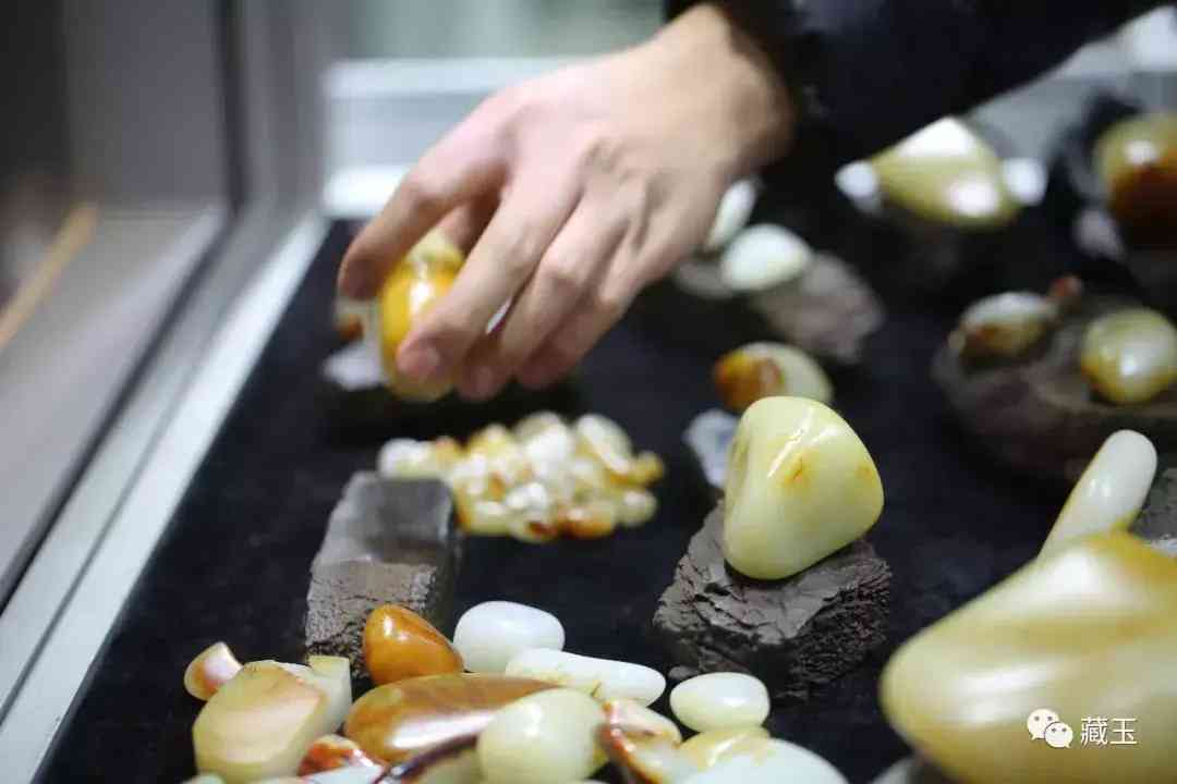 和田玉籽料怎么區(qū)分等級(jí)(和田玉籽料最好的級(jí)別)插圖1