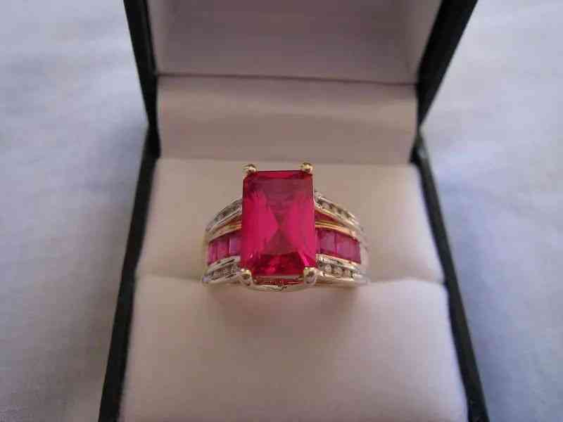 天然鋯石和玉石有什么區(qū)別(天然鋯石原石特征)插圖1