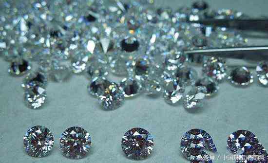 鋯石和鉆石的肉眼區(qū)別(鋯石和鉆石的肉眼區(qū)別在哪)