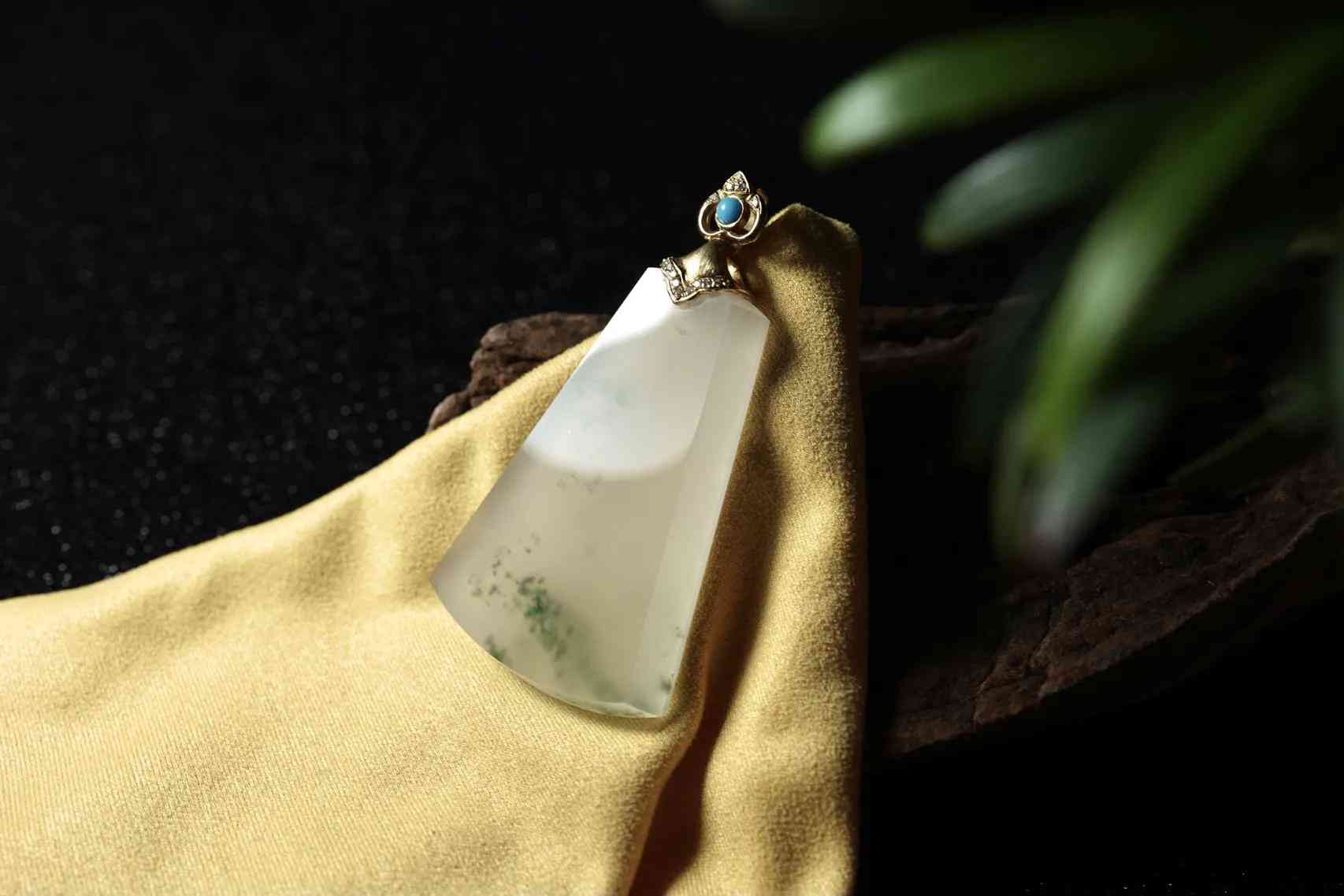 無事牌玉牌佩戴的禁忌(翡翠鑒別最簡單方法水泡)插圖1