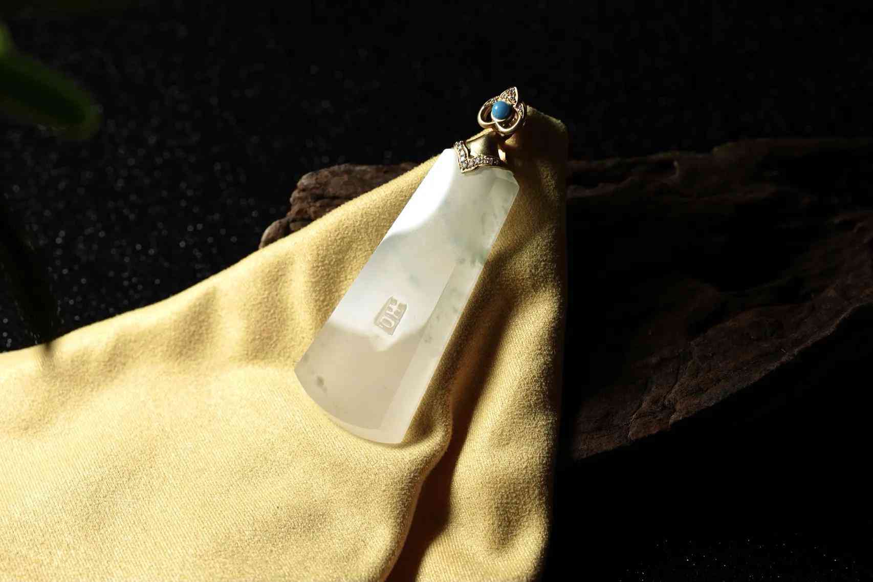 無事牌玉牌佩戴的禁忌(翡翠鑒別最簡單方法水泡)插圖2