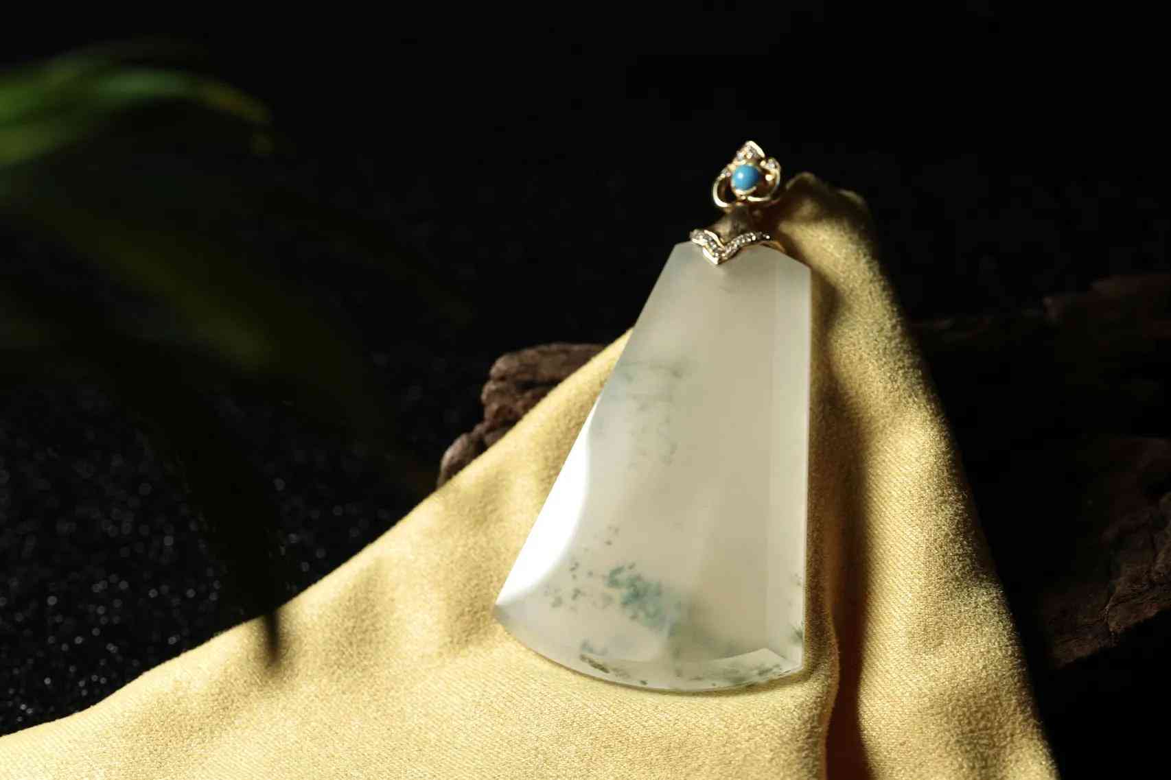 無事牌玉牌佩戴的禁忌(翡翠鑒別最簡單方法水泡)插圖3