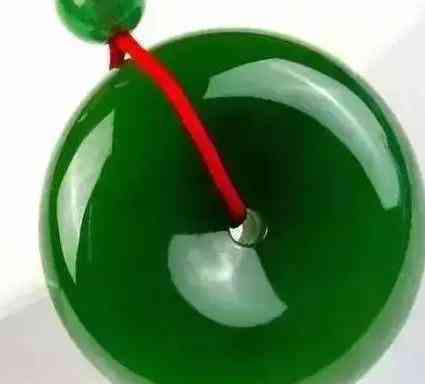 玉牌佩戴的禁忌(五大生肖不適合戴玉)