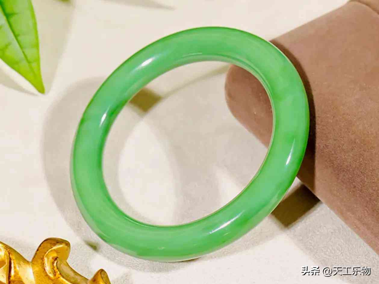 真正的和田玉手鐲(真正的和田玉手鐲多少錢一副)插圖12
