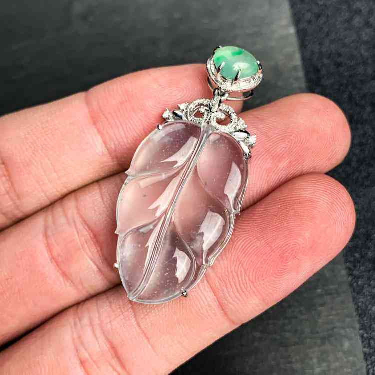 純白高冰種翡翠現(xiàn)在什么價(jià)位(純白色的冰種翡翠)