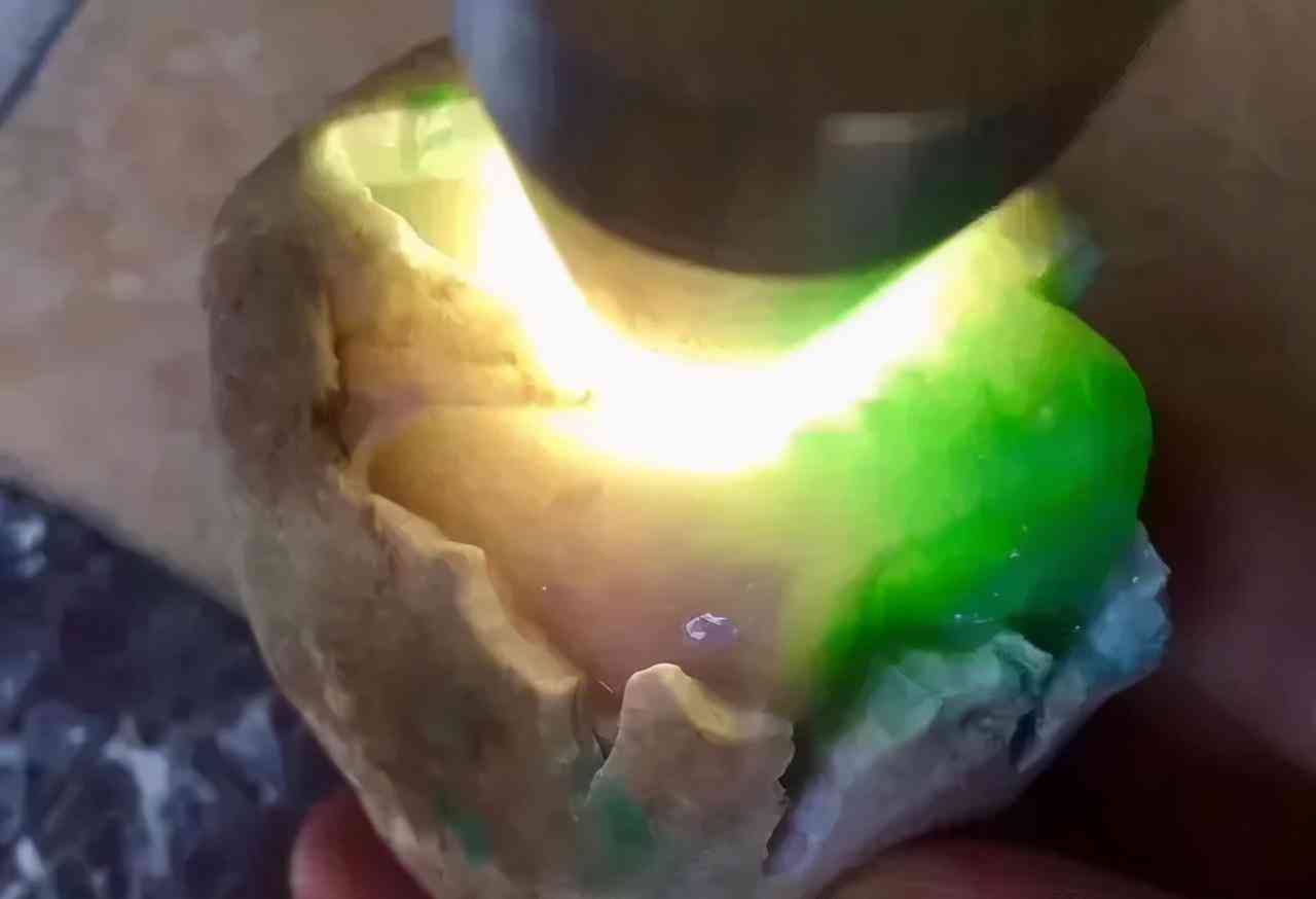 開翡翠原石(開翡翠原石游戲)