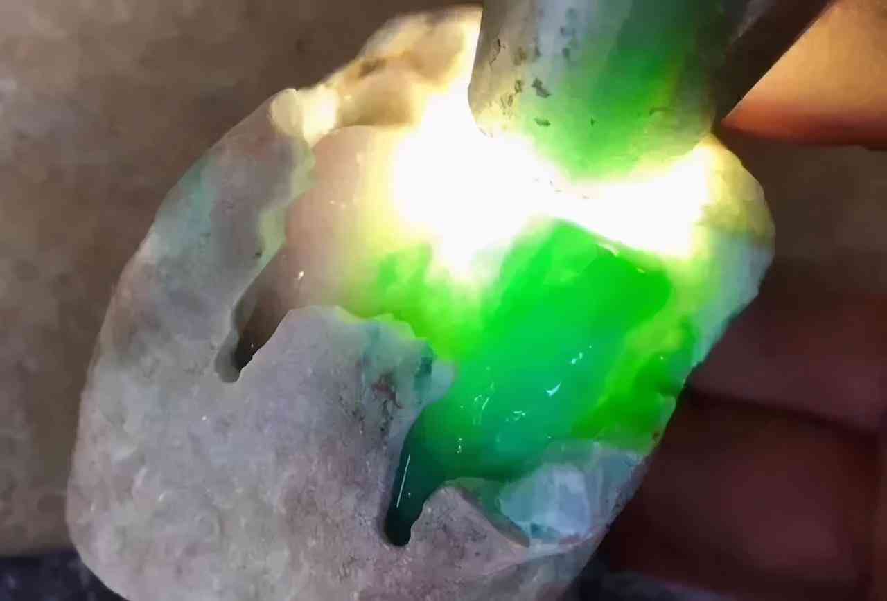 開翡翠原石(開翡翠原石游戲)插圖3