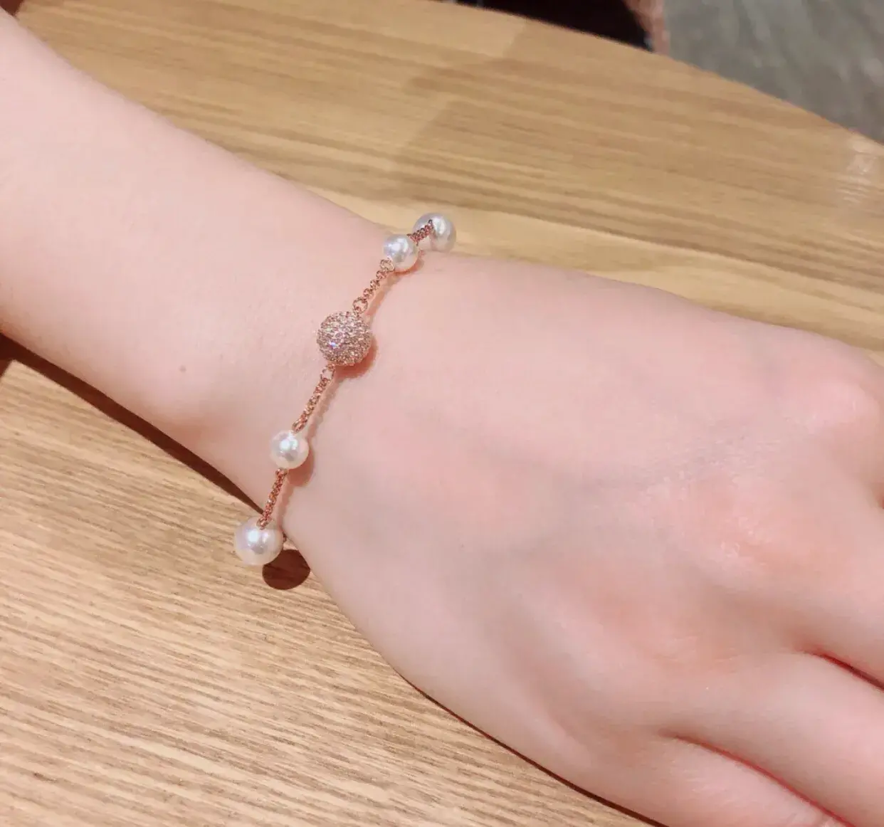 施華洛世奇的項(xiàng)鏈(施華洛世奇的項(xiàng)鏈變黑了怎么清洗)插圖7