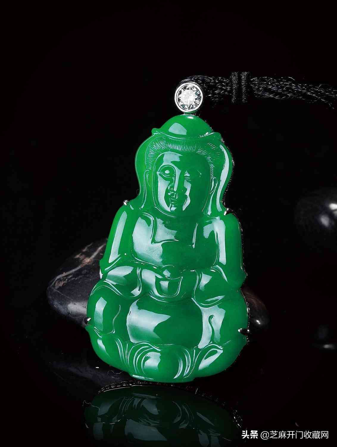 翡翠真假辨別方法簡(jiǎn)單(翡翠b貨在燈光下的圖片)插圖6