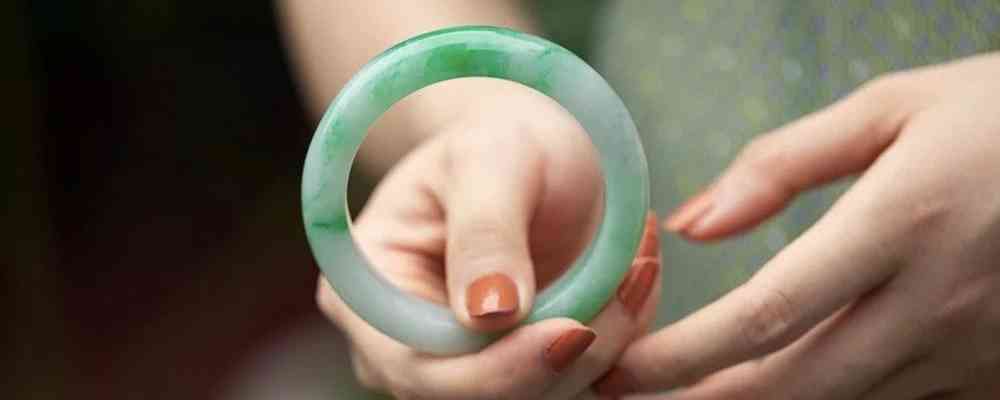 玉手鐲怎么挑選(玉手鐲怎么挑選好的)