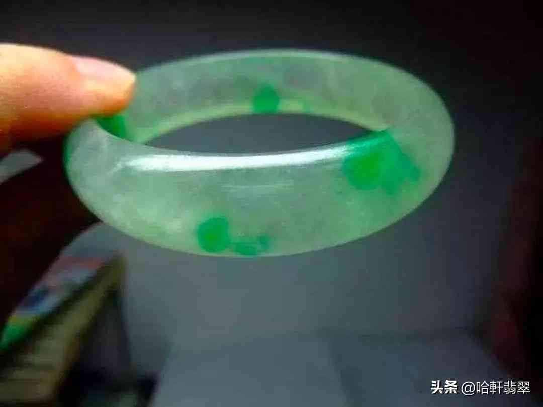 鑒別翡翠真?zhèn)蔚姆椒?鑒別翡翠真?zhèn)蔚姆椒ㄊ鞘裁?插圖2