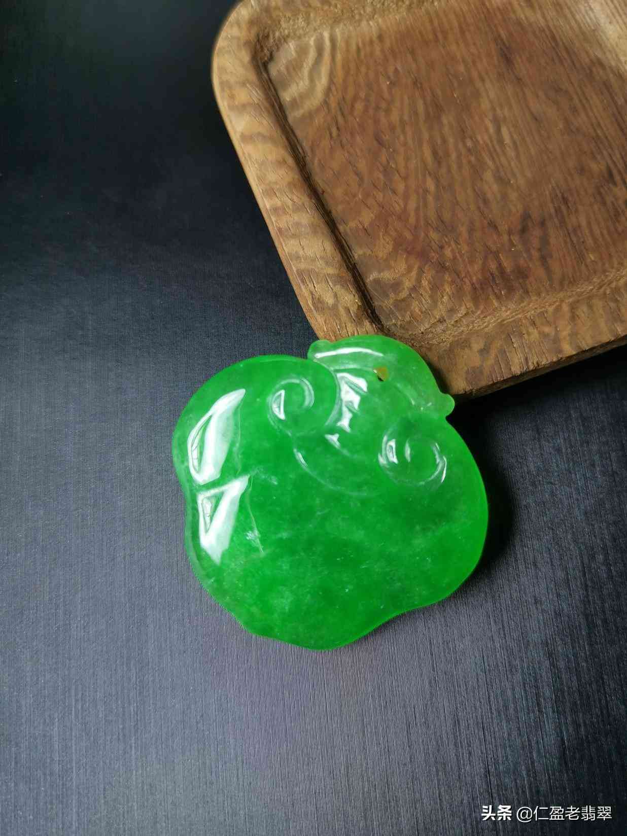 翡翠用什么水泡會越來越透(挑選翡翠的四個口訣)插圖1