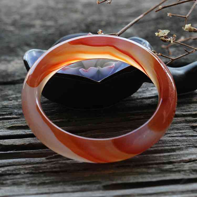 玉髓的功效與作用佩戴禁忌(玉髓有什么功效與作用 玉髓保健)