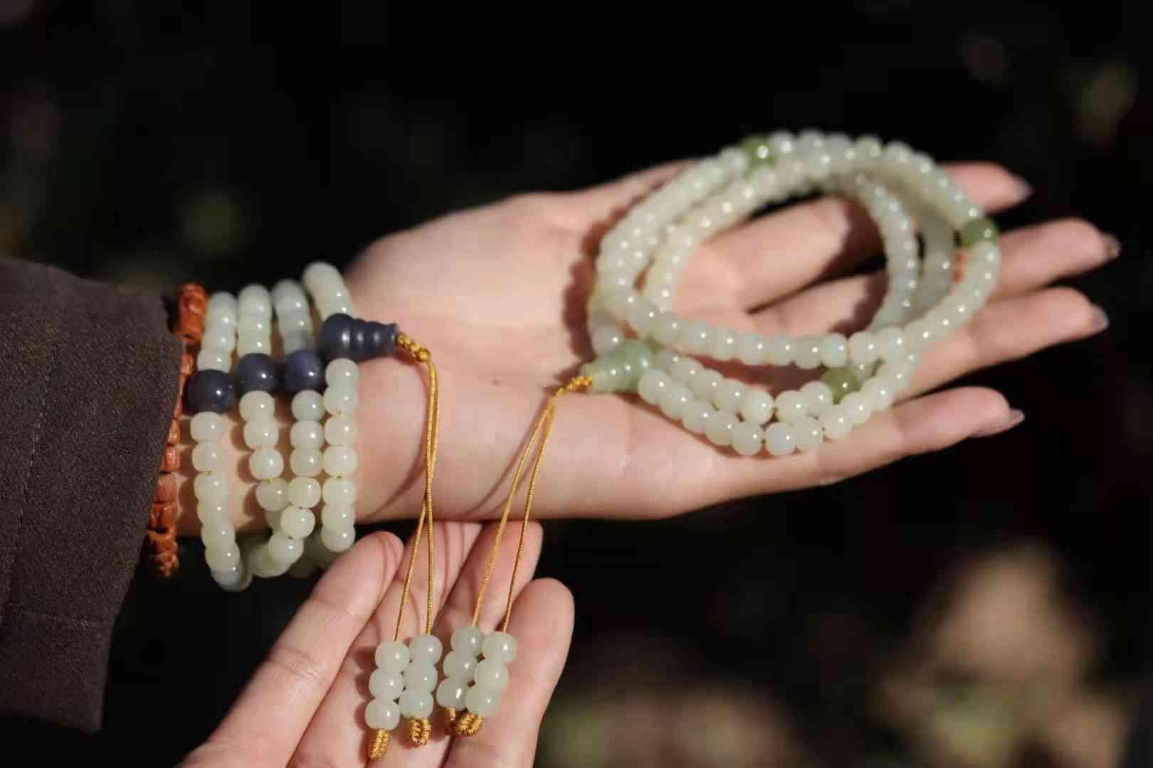 什么玉對女人身體最好(什么玉鐲子對女性好)