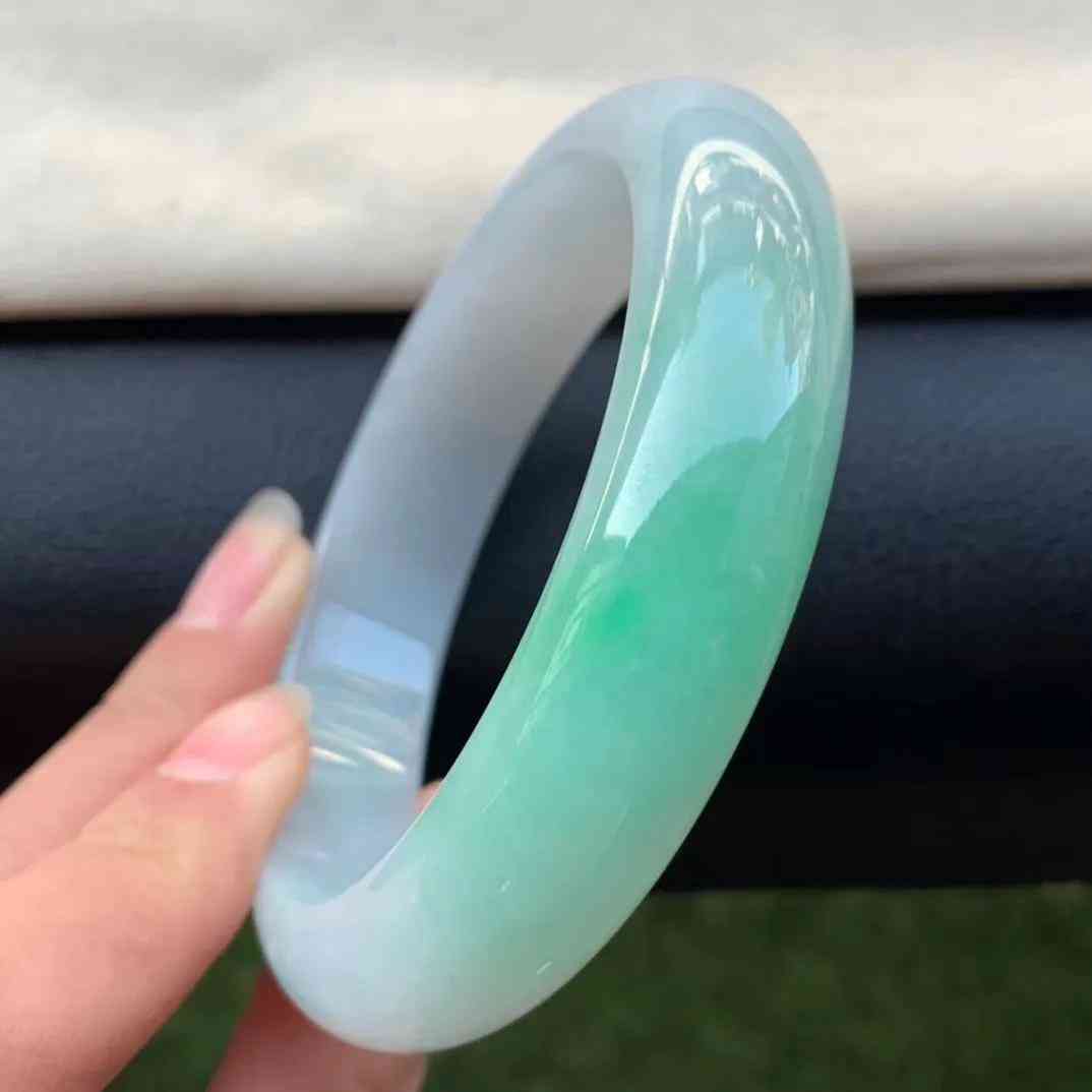 什么玉對(duì)女人身體最好(什么玉鐲子對(duì)女性好)插圖5