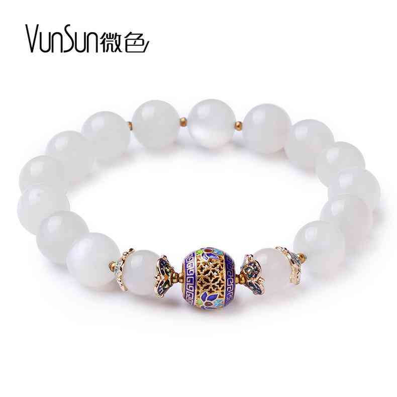 灰月光石戴哪個(gè)手(灰月光石戴哪個(gè)手好)插圖12