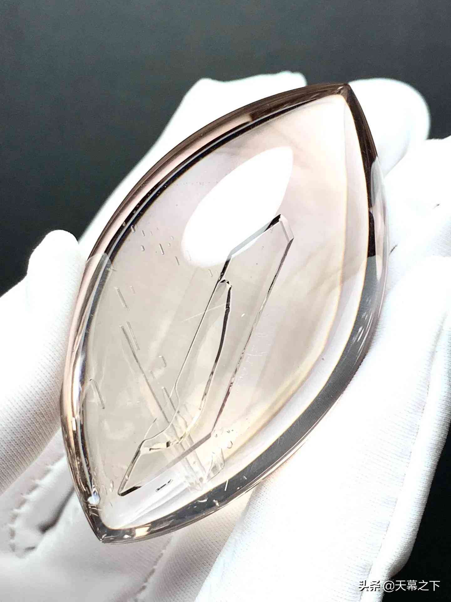 天然水晶吊墜多少錢一個(gè)(天然水晶石吊墜)插圖12