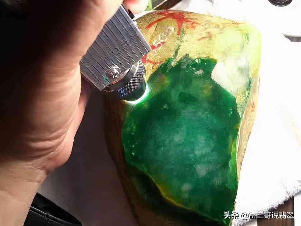 翡翠原石的切割全技巧(翡翠原石的切割方法)插圖1