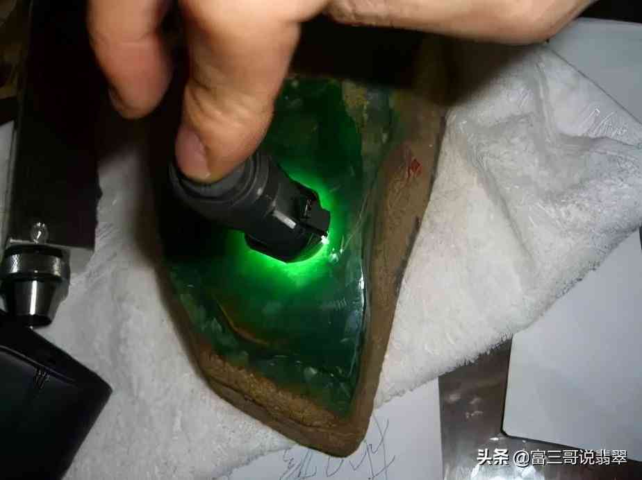翡翠原石的切割全技巧(翡翠原石的切割方法)插圖2