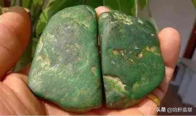 玻璃種帝王綠翡翠價格(玻璃種帝王綠翡翠價格及圖片)