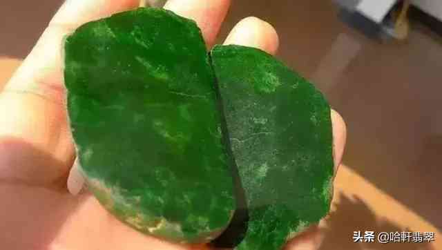 玻璃種帝王綠翡翠價(jià)格(玻璃種帝王綠翡翠價(jià)格及圖片)插圖2