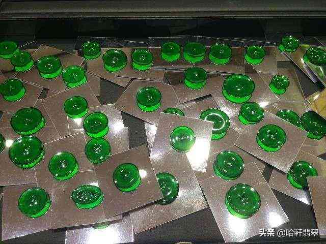 玻璃種帝王綠翡翠價(jià)格(玻璃種帝王綠翡翠價(jià)格及圖片)插圖3