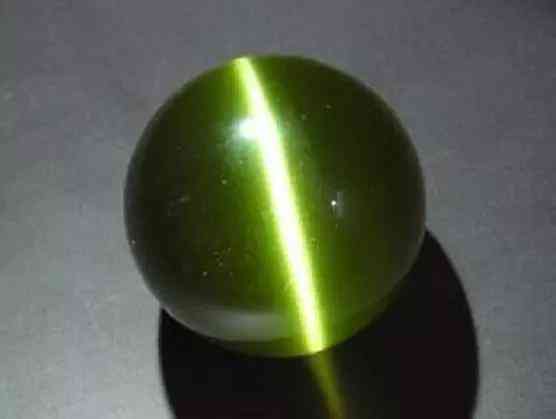 白貓眼石貴嗎(貓眼石怎么看真假辨別)插圖1