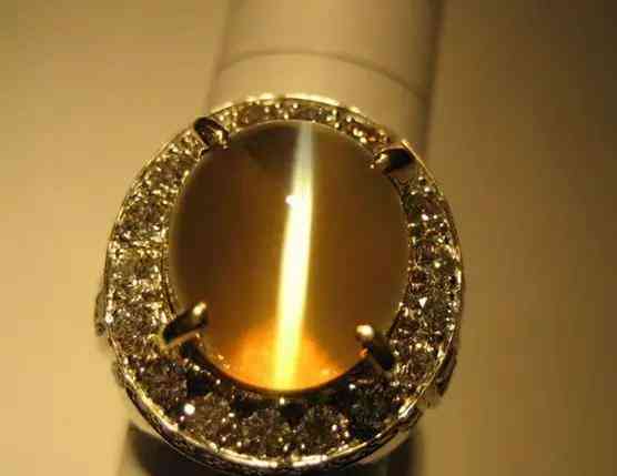 白貓眼石貴嗎(貓眼石怎么看真假辨別)插圖4