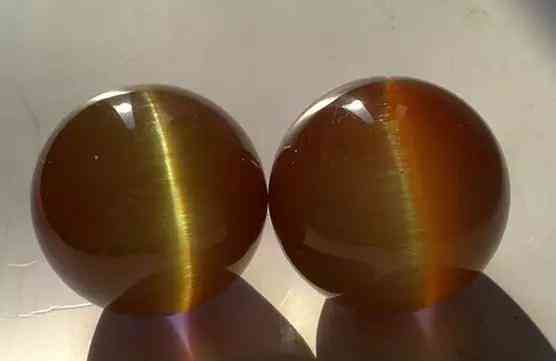 白貓眼石貴嗎(貓眼石怎么看真假辨別)插圖5