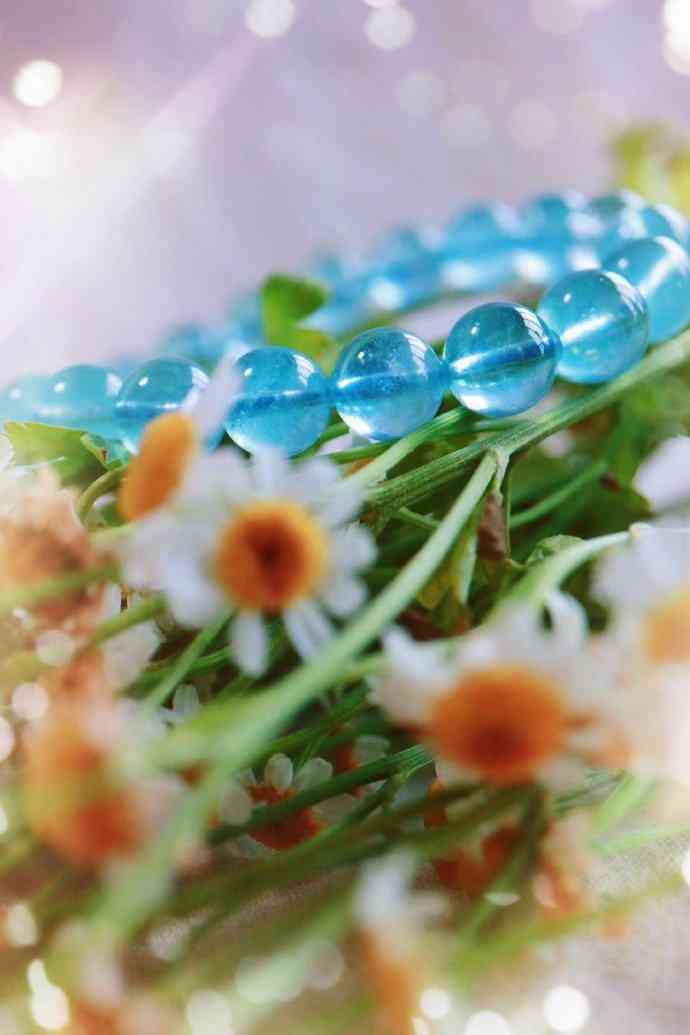 海藍(lán)寶的功效與作用適合什么人戴(佩戴海藍(lán)寶的功效)插圖1