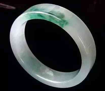 貴妃鐲尺寸(圓鐲和貴妃鐲區(qū)別尺寸)插圖5