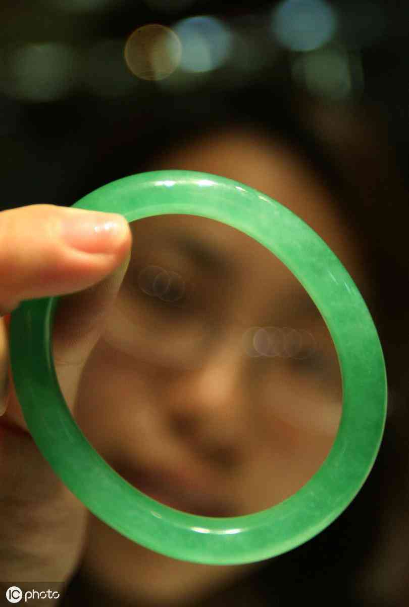 糯冰種翡翠原石(糯冰種翡翠原石切開圖片)