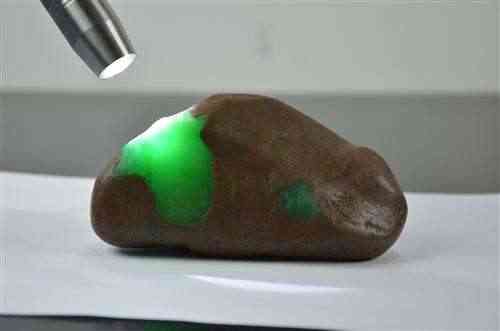 糯冰種翡翠原石(糯冰種翡翠原石切開圖片)插圖4