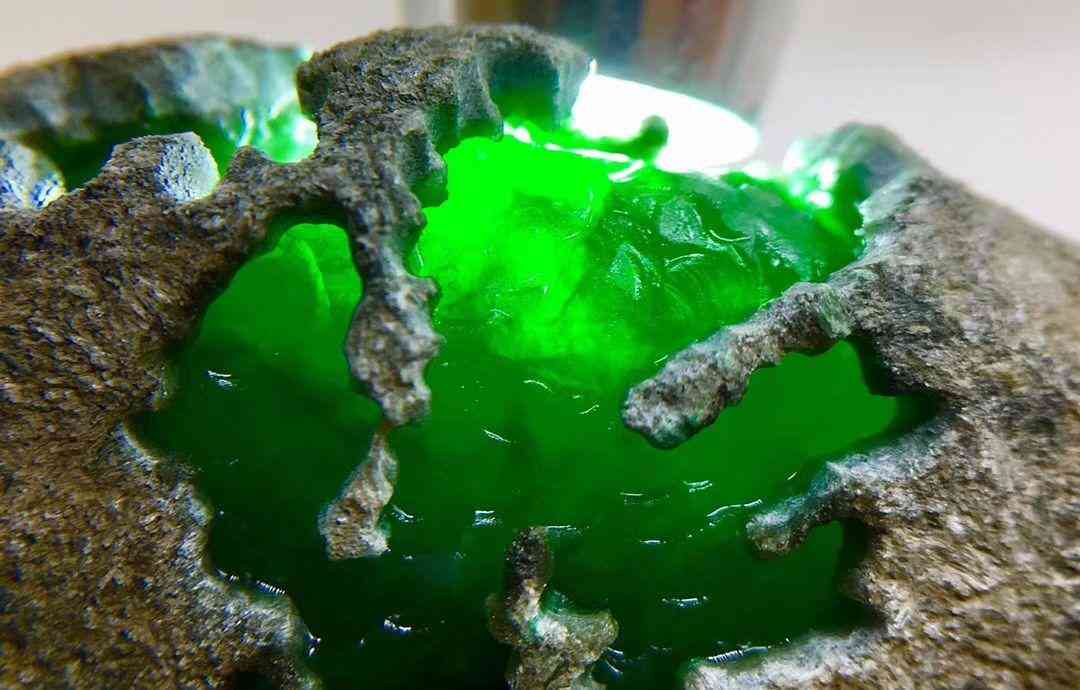 糯冰種翡翠原石(糯冰種翡翠原石切開圖片)插圖5