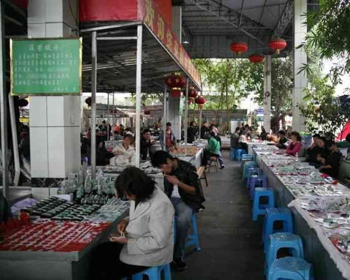 云南的翡翠玉值得買嗎(云南的翡翠玉保真嗎)