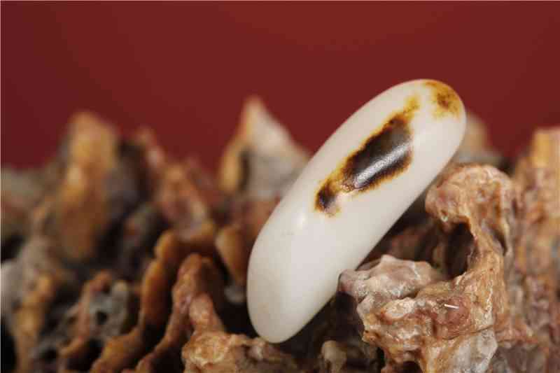 和田羊脂白玉市場價(jià)多少一克(和田羊脂玉多少錢一克)插圖2