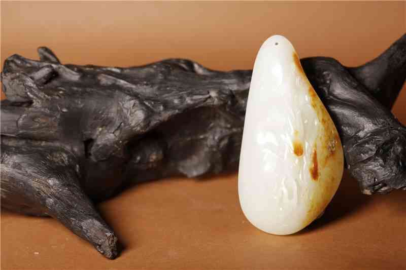 和田羊脂白玉市場價(jià)多少一克(和田羊脂玉多少錢一克)插圖3