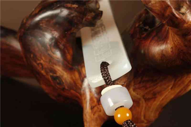 和田羊脂白玉市場價(jià)多少一克(和田羊脂玉多少錢一克)插圖5