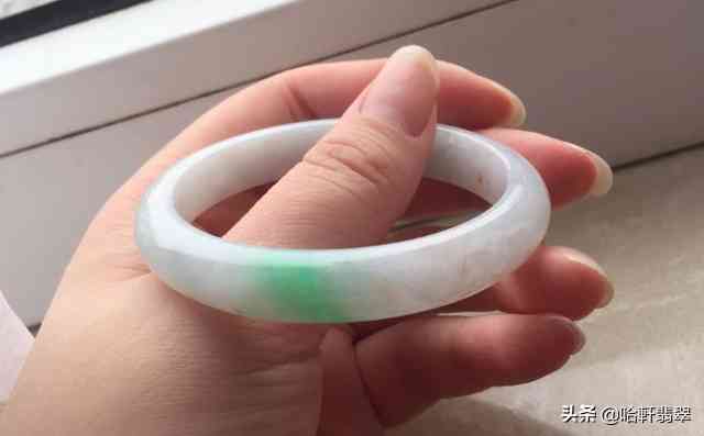 翡翠鐲子和玉鐲子哪個好(翡翠鐲子和玉鐲子的區(qū)別)插圖4