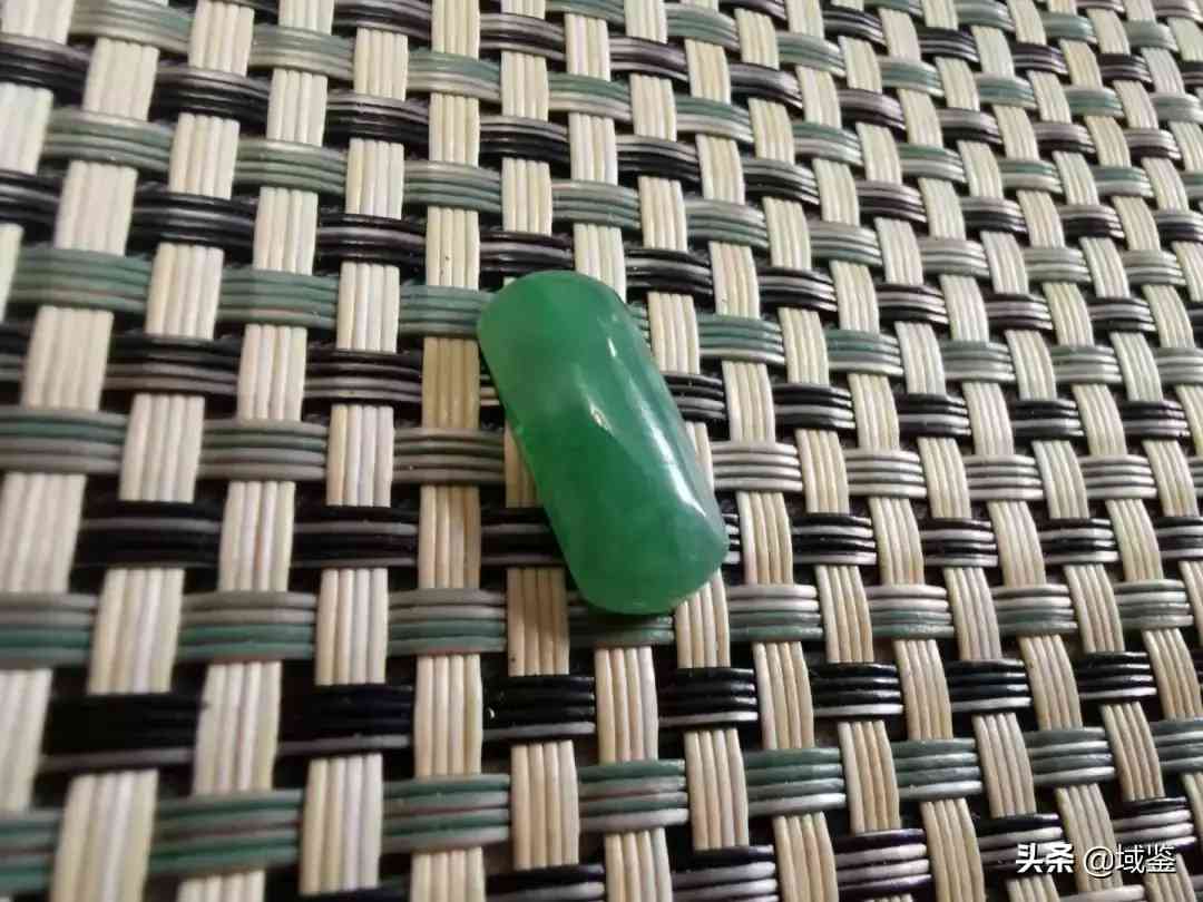 怎么判斷翡翠(怎么判斷翡翠種老不老)插圖1