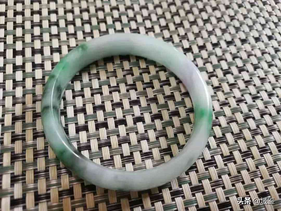 怎么判斷翡翠(怎么判斷翡翠種老不老)插圖2