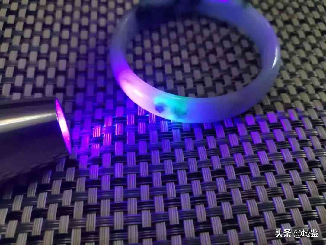 怎么判斷翡翠(怎么判斷翡翠種老不老)插圖5