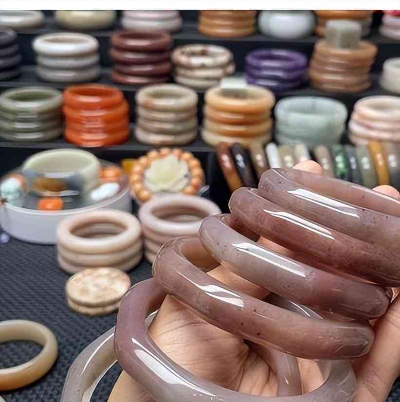 佘太玉手鐲價(jià)格(佘太玉手鐲價(jià)格 顏色)插圖2