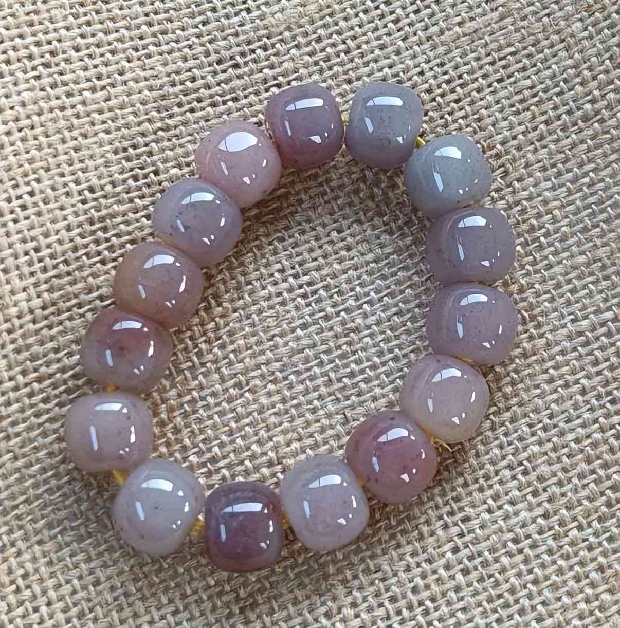 佘太玉手鐲價(jià)格(佘太玉手鐲價(jià)格 顏色)插圖7