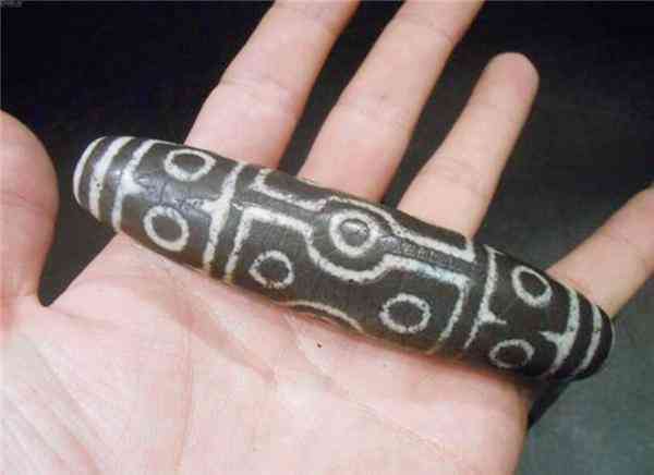 真的九眼天珠多少錢(辨別天珠真假最簡(jiǎn)單的方法)插圖1