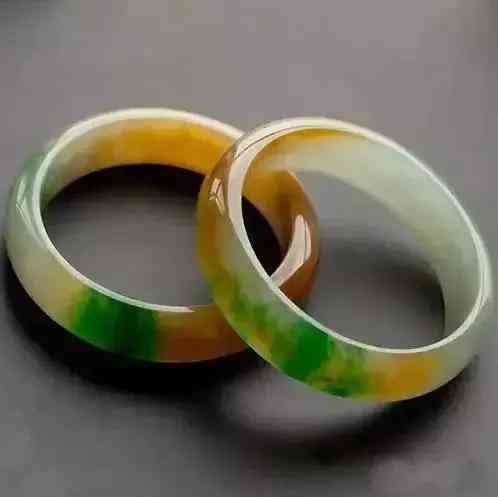 玉手鐲什么顏色最貴(玉手鐲什么顏色最貴墨綠)插圖5