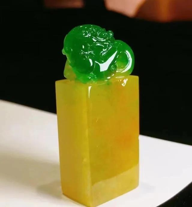 玉手鐲什么顏色最貴(玉手鐲什么顏色最貴墨綠)插圖8