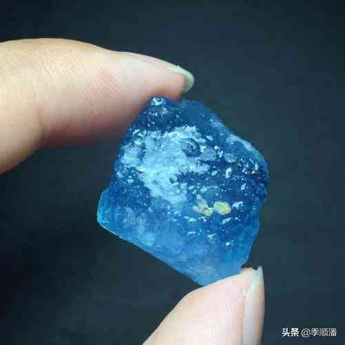 藍(lán)水晶的寓意和象征(藍(lán)水晶顏色代表的意義)插圖8