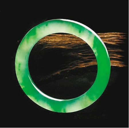 翡翠手鐲真假鑒定(翡翠手鐲真假鑒定視頻)