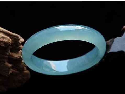 翡翠手鐲真假鑒定(翡翠手鐲真假鑒定視頻)插圖1